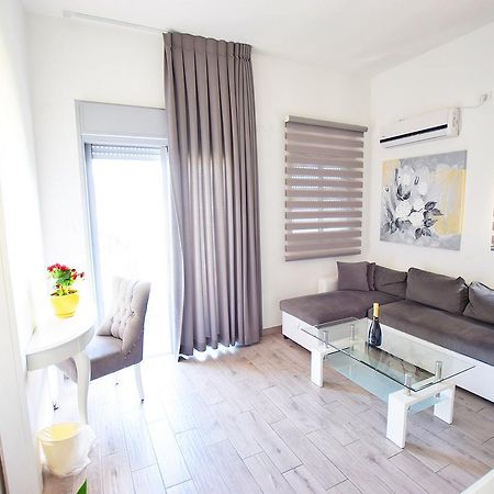 Rothschild 1929 Luxury Apartments Hotel Haifa Esterno foto