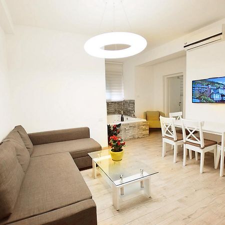 Rothschild 1929 Luxury Apartments Hotel Haifa Esterno foto