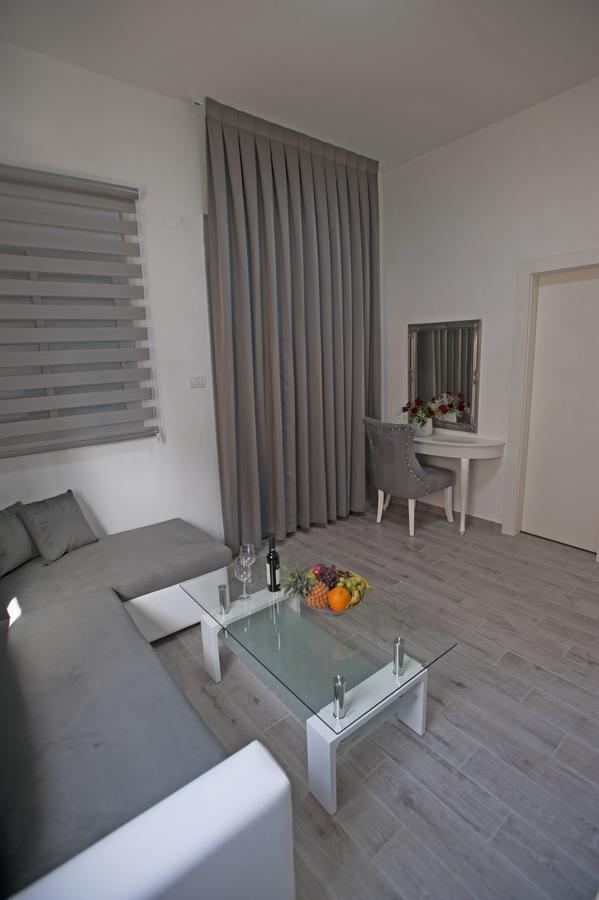 Rothschild 1929 Luxury Apartments Hotel Haifa Esterno foto
