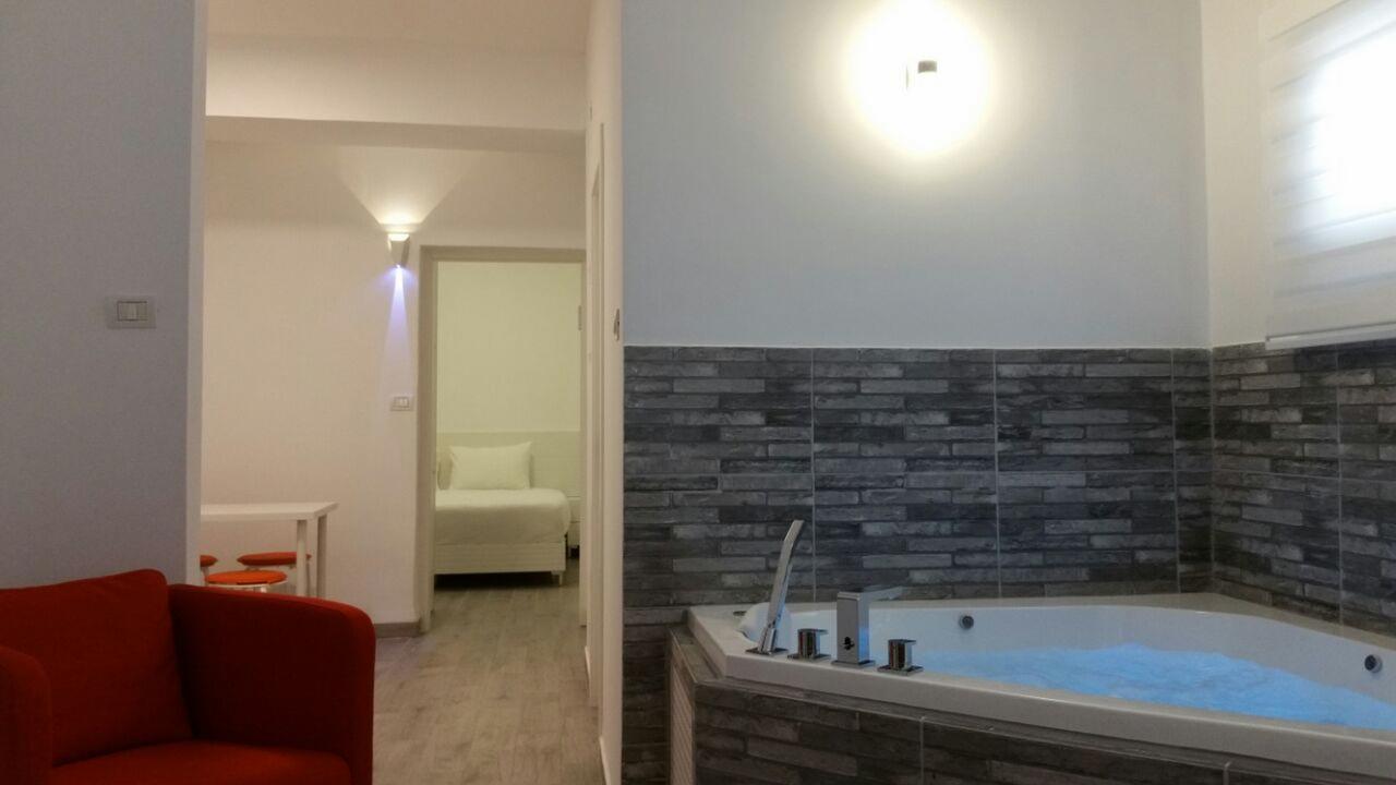 Rothschild 1929 Luxury Apartments Hotel Haifa Esterno foto