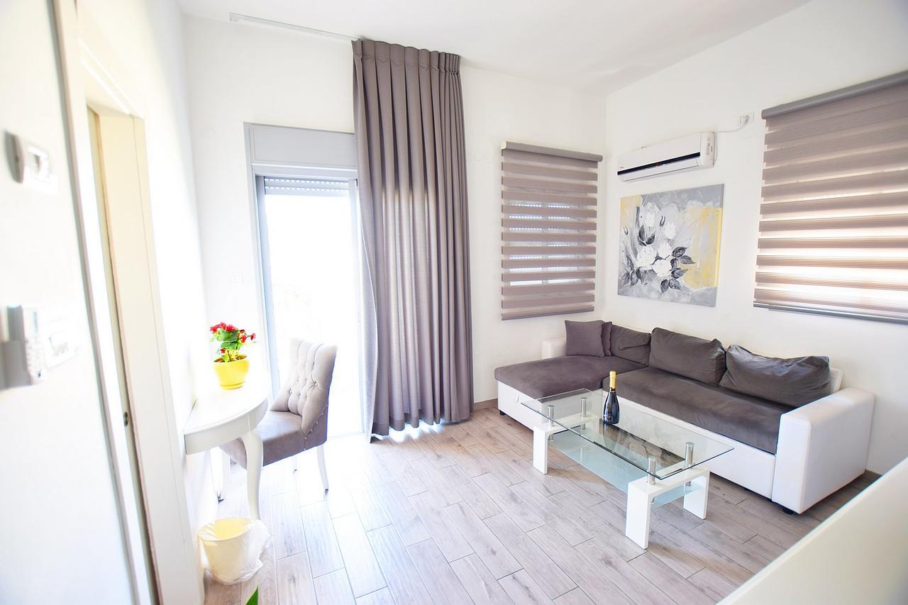 Rothschild 1929 Luxury Apartments Hotel Haifa Esterno foto